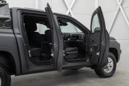 Mieten Gepanzerter Mitsubishi L200, Foto 2